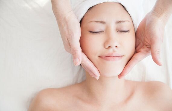 小顔リンパトリートメントが自慢です | 六本木で本格アロマリンパケア・Healing Garden Lilas